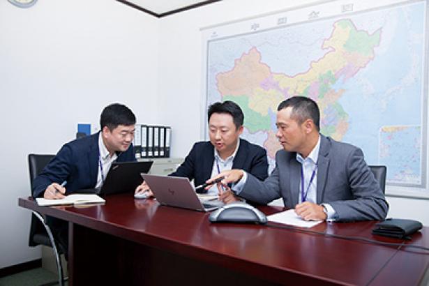 中国の営業を担う住友電工電子製品貿易(上海)有限公司のスタッフ